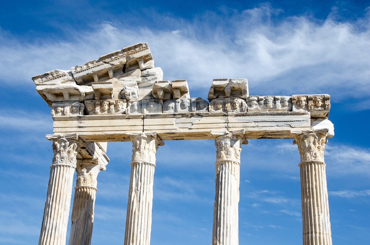 Greece- the-temple-of-apollo